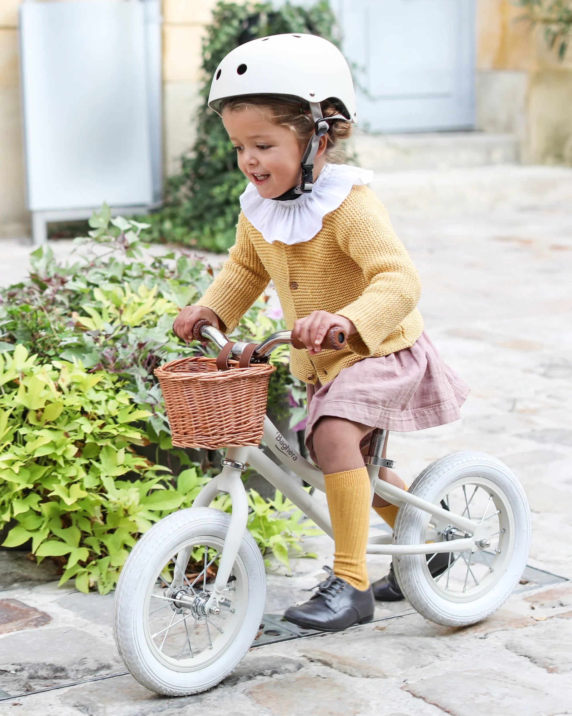 Bicycle BALANCE BIKE Ivory White + Helmet